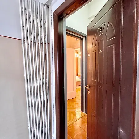 Wooden House Бухарест